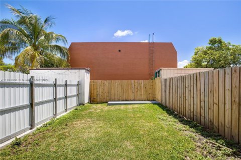 Townhouse in Miami, Florida 2 bedrooms, 85.93 sq.m. № 1381559 - photo 12