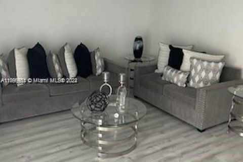 Adosado en venta en Miami, Florida, 2 dormitorios, 85.93 m2 № 1381559 - foto 3