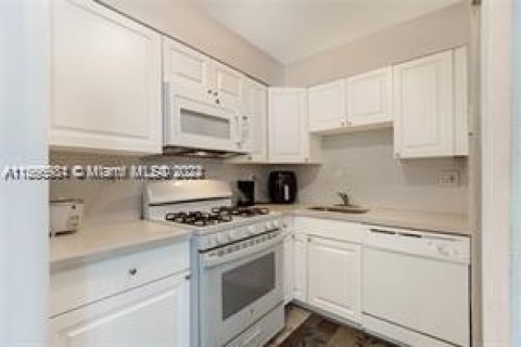 Townhouse in Miami, Florida 2 bedrooms, 85.93 sq.m. № 1381559 - photo 4