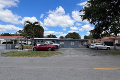Immobilier commercial à vendre à Hialeah, Floride: 285.67 m2 № 1037812 - photo 14