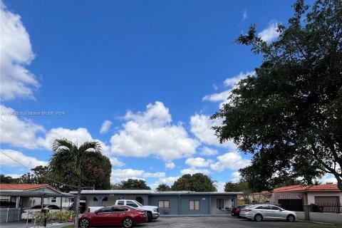 Immobilier commercial à vendre à Hialeah, Floride: 285.67 m2 № 1037812 - photo 3