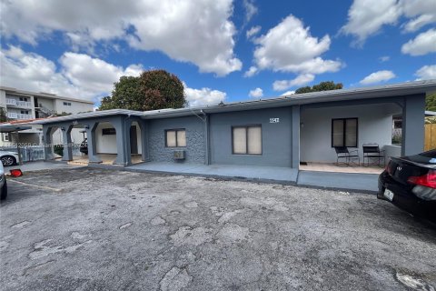Commercial property in Hialeah, Florida 285.67 sq.m. № 1037812 - photo 6