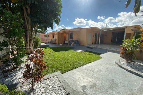 Immobilier commercial à vendre à Hialeah, Floride: 285.67 m2 № 1037812 - photo 22