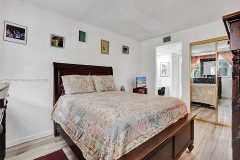 Condo in Hollywood, Florida, 1 bedroom  № 1049397 - photo 5