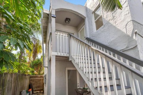 Villa ou maison à vendre à West Palm Beach, Floride: 4 chambres, 288.37 m2 № 1058849 - photo 1