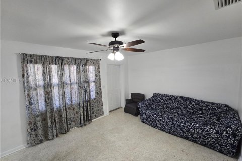 Condo in Lantana, Florida, 2 bedrooms  № 1423499 - photo 10