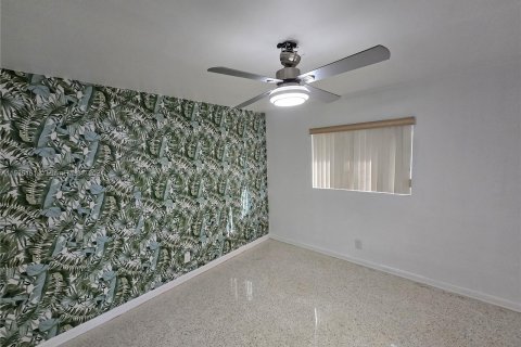 Condo in Lantana, Florida, 2 bedrooms  № 1423499 - photo 11