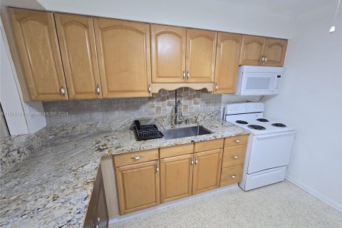 Condo in Lantana, Florida, 2 bedrooms  № 1423499 - photo 6