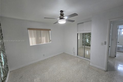 Condo in Lantana, Florida, 2 bedrooms  № 1423499 - photo 12