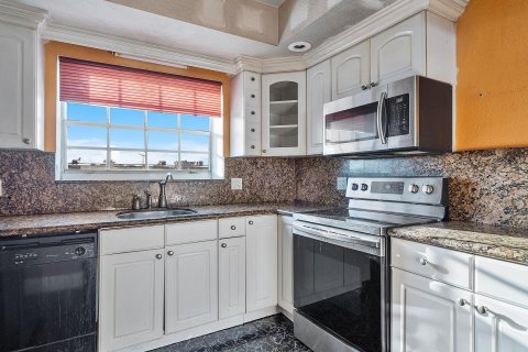 Copropriété à vendre à Hallandale Beach, Floride: 2 chambres, 101.26 m2 № 1035791 - photo 17