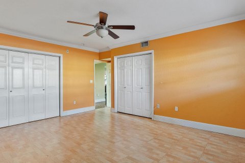 Condo in Hallandale Beach, Florida, 2 bedrooms  № 1035791 - photo 12