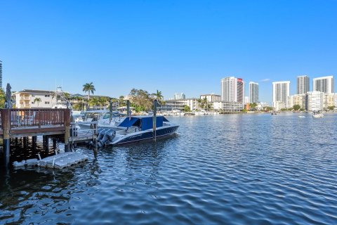 Condo in Hallandale Beach, Florida, 2 bedrooms  № 1035791 - photo 27