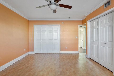 Condo in Hallandale Beach, Florida, 2 bedrooms  № 1035791 - photo 13