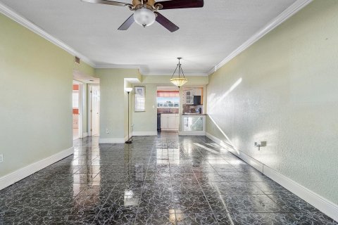 Copropriété à vendre à Hallandale Beach, Floride: 2 chambres, 101.26 m2 № 1035791 - photo 4