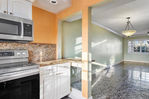 Condo in Hallandale Beach, Florida, 2 bedrooms  № 1035791 - photo 15