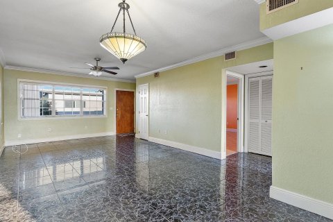 Condo in Hallandale Beach, Florida, 2 bedrooms  № 1035791 - photo 21