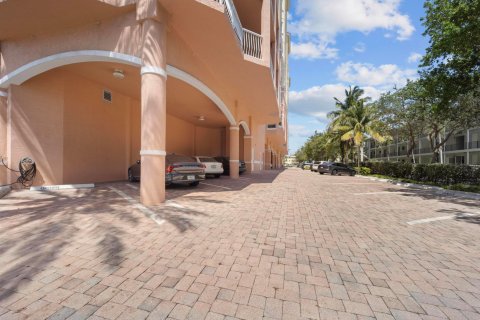 Copropriété à vendre à Pompano Beach, Floride: 3 chambres, 182.18 m2 № 1210575 - photo 2