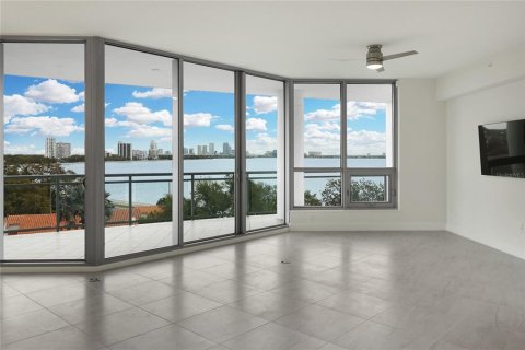 Condominio en venta en Tampa, Florida, 3 dormitorios, 249.81 m2 № 1062056 - foto 11
