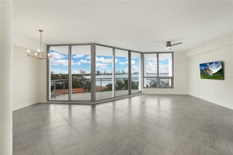 Condominio en venta en Tampa, Florida, 3 dormitorios, 249.81 m2 № 1062056 - foto 14