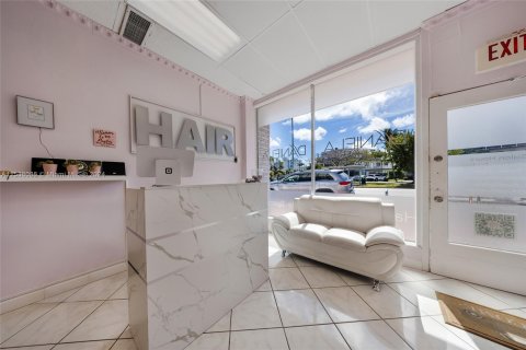 Commercial property in Miami Beach, Florida № 1017823 - photo 15