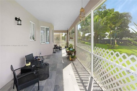 House in Homestead, Florida 5 bedrooms, 276.76 sq.m. № 1232908 - photo 22