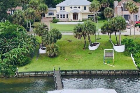 Villa ou maison à vendre à Cocoa, Floride: 5 chambres, 406.17 m2 № 1232912 - photo 6