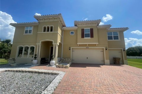 House in Kissimmee, Florida 5 bedrooms, 370.68 sq.m. № 1307646 - photo 1