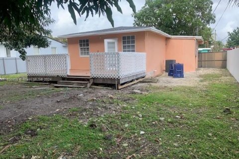 House in Miami, Florida 3 bedrooms, 70.98 sq.m. № 1309250 - photo 11