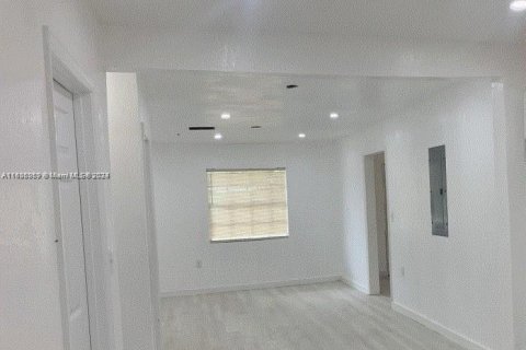 Casa en venta en Miami, Florida, 3 dormitorios, 70.98 m2 № 1309250 - foto 4