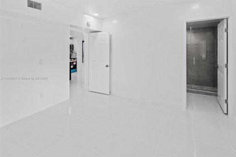 Commercial property in Miami, Florida 186.64 sq.m. № 1360805 - photo 18