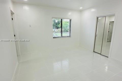 Commercial property in Miami, Florida 186.64 sq.m. № 1360805 - photo 9