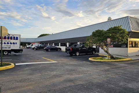 Propiedad comercial en venta en Sunrise, Florida № 1360710 - foto 5