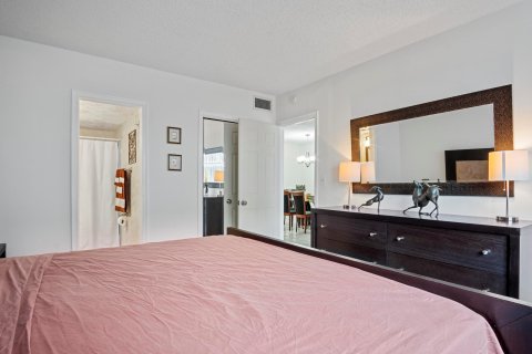 Condo in Fort Lauderdale, Florida, 2 bedrooms  № 1065569 - photo 2