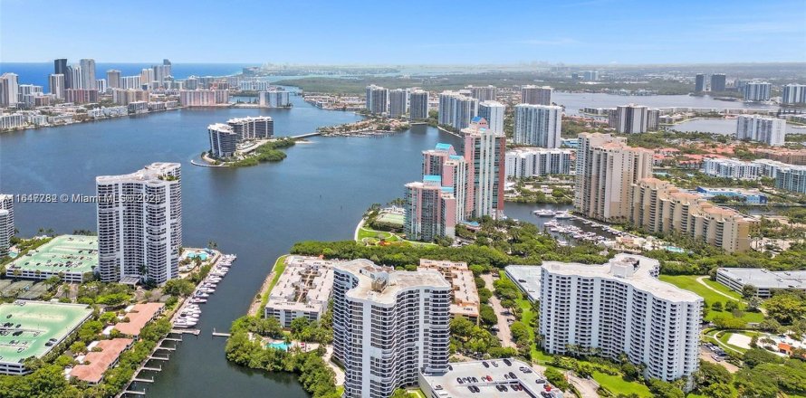 Condo in Aventura, Florida, 2 bedrooms  № 1331491