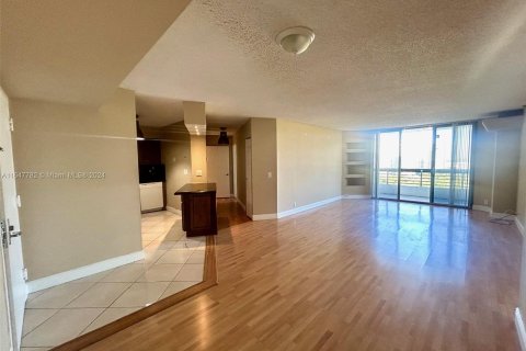 Condo in Aventura, Florida, 2 bedrooms  № 1331491 - photo 11