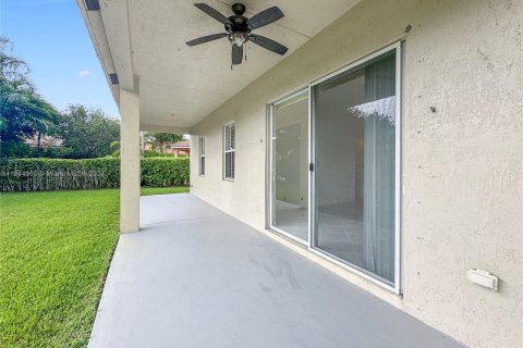 House in Weston, Florida 4 bedrooms, 183.76 sq.m. № 1328764 - photo 16