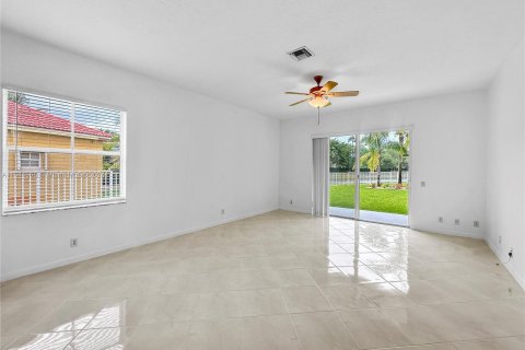 House in Weston, Florida 4 bedrooms, 183.76 sq.m. № 1328764 - photo 9