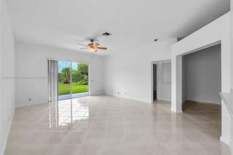 House in Weston, Florida 4 bedrooms, 183.76 sq.m. № 1328764 - photo 10