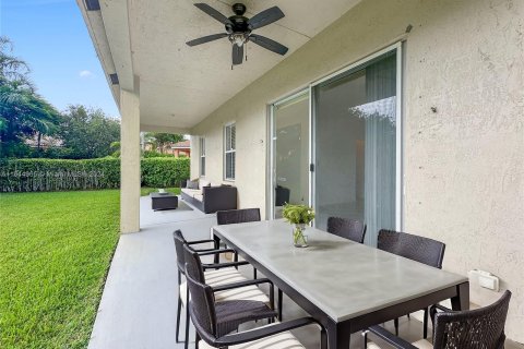 Casa en venta en Weston, Florida, 4 dormitorios, 183.76 m2 № 1328764 - foto 17