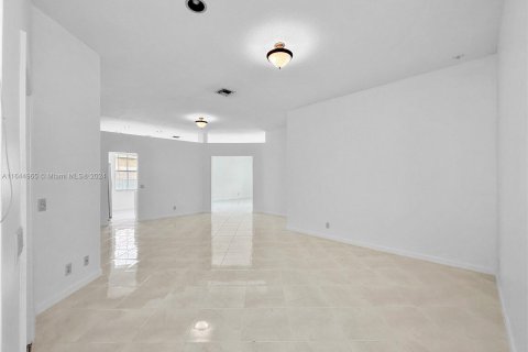 House in Weston, Florida 4 bedrooms, 183.76 sq.m. № 1328764 - photo 7