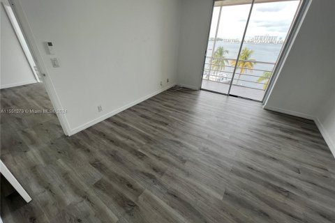 Condominio en venta en North Miami Beach, Florida, 2 dormitorios, 97.73 m2 № 1070041 - foto 3