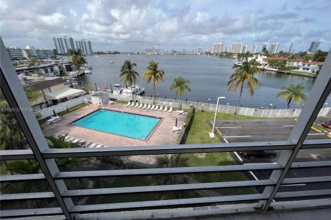 Купить кондоминиум в Норт-Майами-Бич, Флорида 2 спальни, 97.73м2, № 1070041 - фото 12