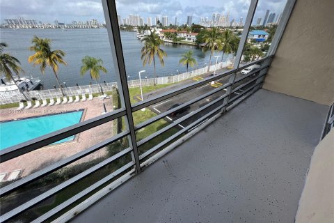 Condominio en venta en North Miami Beach, Florida, 2 dormitorios, 97.73 m2 № 1070041 - foto 10