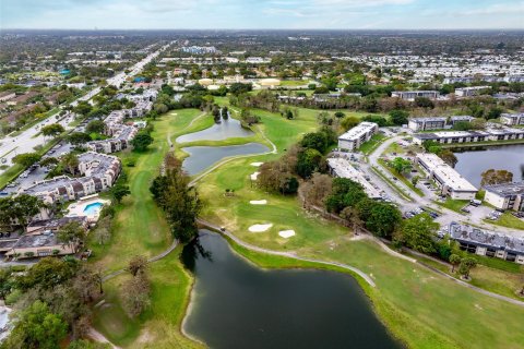 Copropriété à vendre à Tamarac, Floride: 2 chambres, 96.8 m2 № 1057050 - photo 3