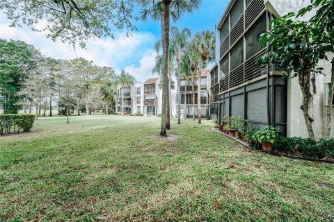 Copropriété à vendre à Tamarac, Floride: 2 chambres, 96.8 m2 № 1057050 - photo 9