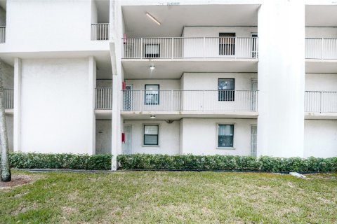 Condo in Tamarac, Florida, 2 bedrooms  № 1057050 - photo 7