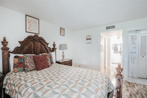 Condo in Tamarac, Florida, 2 bedrooms  № 1057050 - photo 21