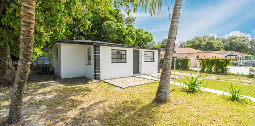 Villa ou maison à Miami Gardens, Floride 4 chambres, 126.25 m2 № 1241411