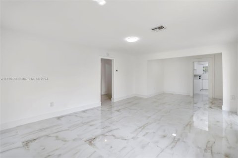 Villa ou maison à vendre à Miami Gardens, Floride: 4 chambres, 126.25 m2 № 1241411 - photo 12