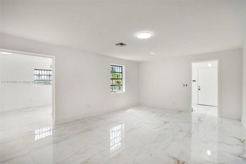 Casa en venta en Miami Gardens, Florida, 4 dormitorios, 126.25 m2 № 1241411 - foto 15